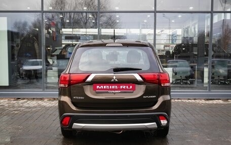 Mitsubishi Outlander III рестайлинг 3, 2015 год, 1 700 000 рублей, 4 фотография