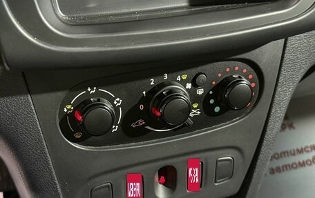 Renault Logan II, 2016 год, 859 000 рублей, 18 фотография