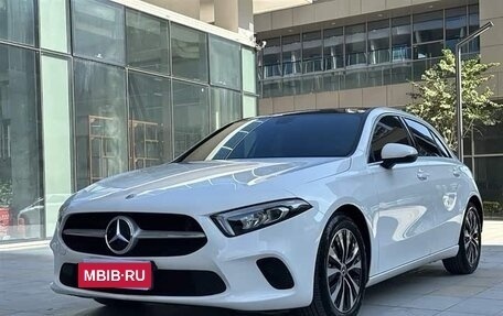 Mercedes-Benz A-Класс, 2022 год, 2 200 000 рублей, 1 фотография