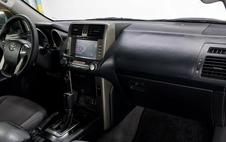 Toyota Land Cruiser Prado 150 рестайлинг 2, 2010 год, 1 999 000 рублей, 16 фотография