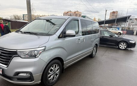 Hyundai H-1 II рестайлинг, 2019 год, 2 069 500 рублей, 10 фотография