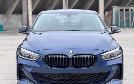 BMW 1 серия, 2022 год, 2 100 000 рублей, 2 фотография