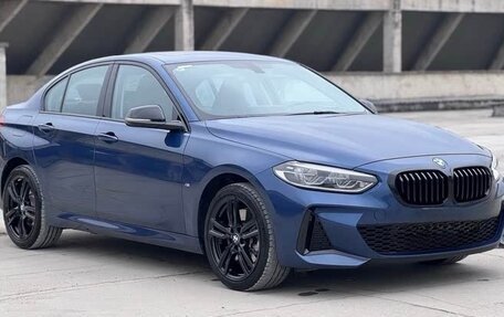 BMW 1 серия, 2022 год, 2 100 000 рублей, 3 фотография