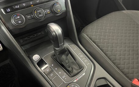 Volkswagen Tiguan II, 2018 год, 2 256 000 рублей, 19 фотография