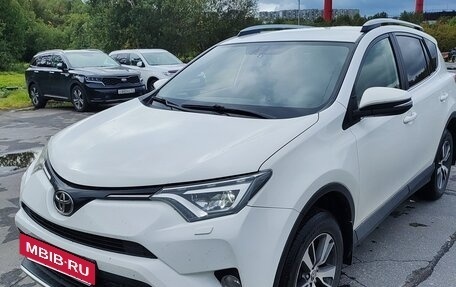 Toyota RAV4, 2015 год, 2 330 000 рублей, 2 фотография
