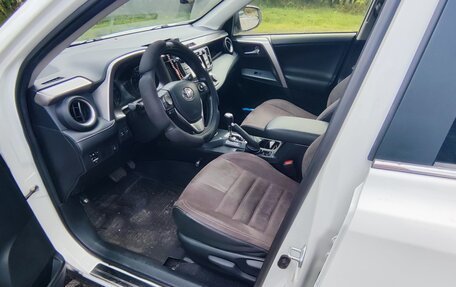 Toyota RAV4, 2015 год, 2 330 000 рублей, 10 фотография