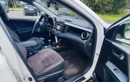 Toyota RAV4, 2015 год, 2 330 000 рублей, 12 фотография