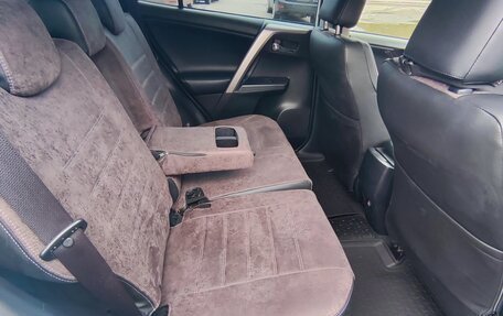 Toyota RAV4, 2015 год, 2 330 000 рублей, 14 фотография