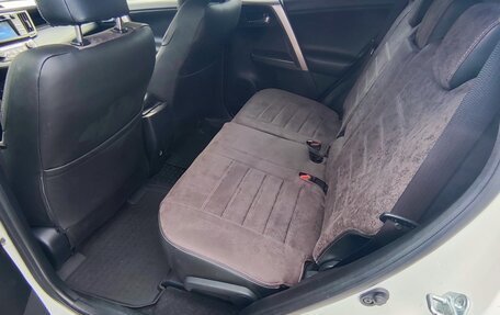 Toyota RAV4, 2015 год, 2 330 000 рублей, 9 фотография