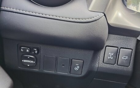 Toyota RAV4, 2015 год, 2 330 000 рублей, 18 фотография