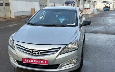 Hyundai Solaris II рестайлинг, 2015 год, 600 000 рублей, 1 фотография