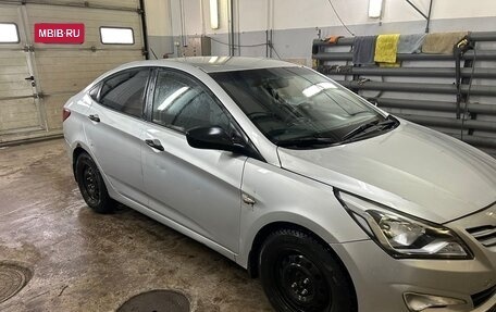 Hyundai Solaris II рестайлинг, 2015 год, 600 000 рублей, 2 фотография