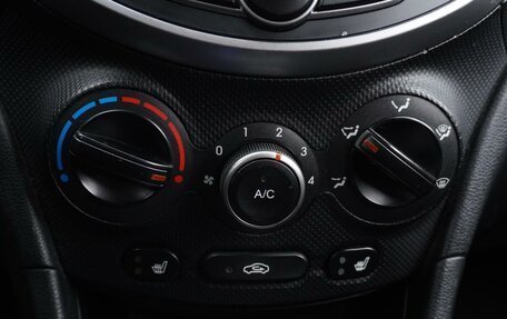 Hyundai Solaris II рестайлинг, 2015 год, 850 000 рублей, 23 фотография