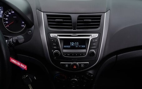 Hyundai Solaris II рестайлинг, 2015 год, 850 000 рублей, 22 фотография