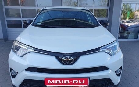 Toyota RAV4, 2018 год, 1 950 000 рублей, 2 фотография