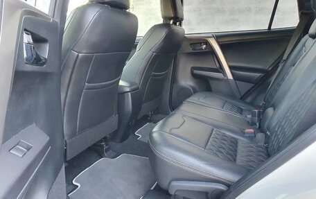 Toyota RAV4, 2018 год, 1 950 000 рублей, 7 фотография