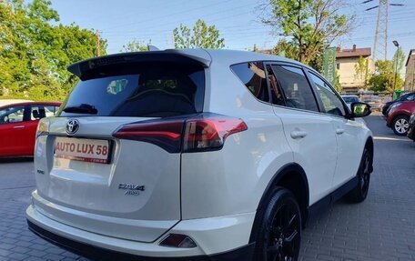 Toyota RAV4, 2018 год, 1 950 000 рублей, 5 фотография