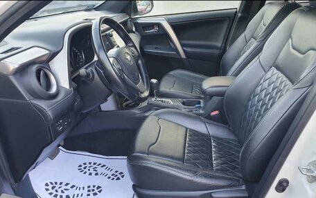 Toyota RAV4, 2018 год, 1 950 000 рублей, 6 фотография