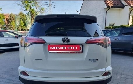 Toyota RAV4, 2018 год, 1 950 000 рублей, 4 фотография