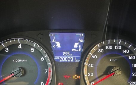 Hyundai Solaris II рестайлинг, 2011 год, 615 000 рублей, 8 фотография