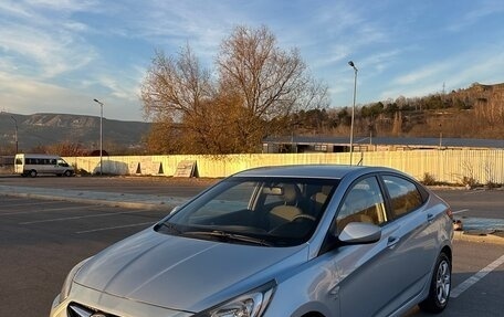 Hyundai Solaris II рестайлинг, 2011 год, 615 000 рублей, 4 фотография