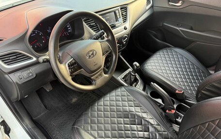 Hyundai Solaris II рестайлинг, 2017 год, 800 000 рублей, 7 фотография