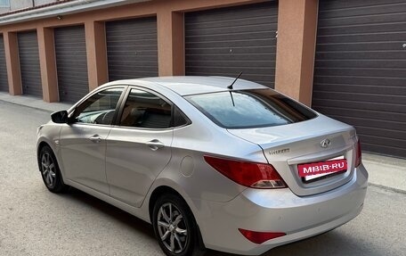 Hyundai Solaris II рестайлинг, 2015 год, 1 245 000 рублей, 5 фотография