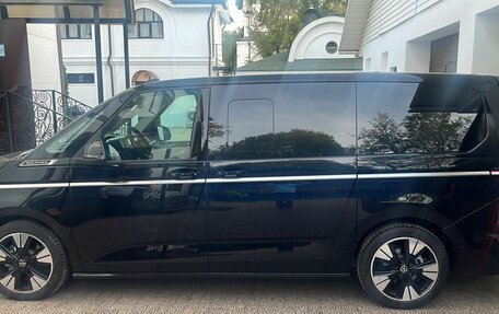 Volkswagen Multivan, 2023 год, 12 500 000 рублей, 3 фотография