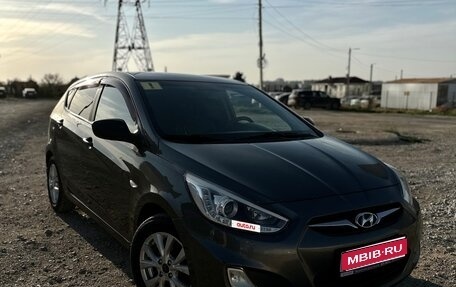 Hyundai Solaris II рестайлинг, 2011 год, 855 000 рублей, 1 фотография