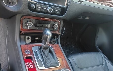 Volkswagen Touareg III, 2010 год, 2 022 000 рублей, 2 фотография