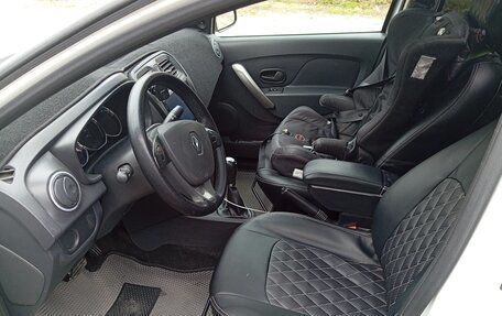 Renault Logan II, 2018 год, 600 000 рублей, 4 фотография