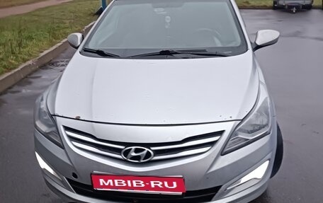 Hyundai Solaris II рестайлинг, 2015 год, 800 000 рублей, 1 фотография