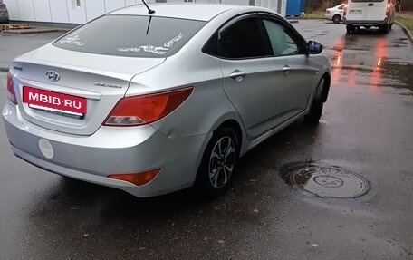 Hyundai Solaris II рестайлинг, 2015 год, 800 000 рублей, 4 фотография