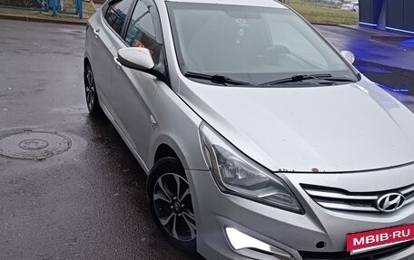 Hyundai Solaris II рестайлинг, 2015 год, 800 000 рублей, 3 фотография