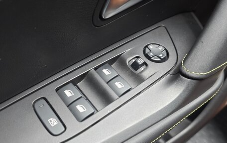 Peugeot 2008 II, 2021 год, 1 500 000 рублей, 14 фотография