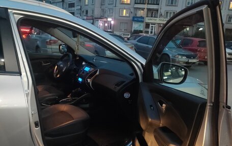 Hyundai ix35 I рестайлинг, 2010 год, 900 000 рублей, 8 фотография