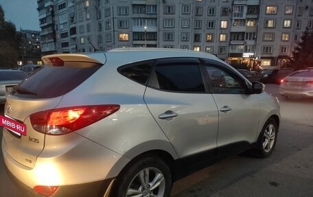 Hyundai ix35 I рестайлинг, 2010 год, 900 000 рублей, 10 фотография