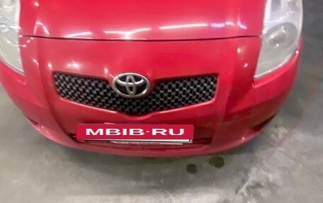 Toyota Yaris III рестайлинг, 2007 год, 455 000 рублей, 2 фотография