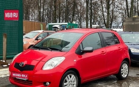 Toyota Yaris III рестайлинг, 2007 год, 455 000 рублей, 1 фотография