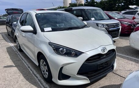 Toyota Yaris, 2022 год, 900 000 рублей, 1 фотография