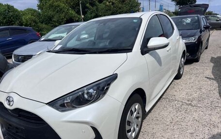 Toyota Yaris, 2022 год, 900 000 рублей, 3 фотография