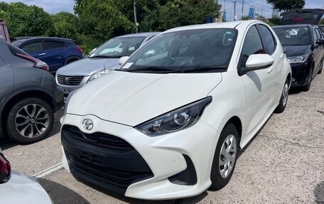 Toyota Yaris, 2022 год, 900 000 рублей, 2 фотография