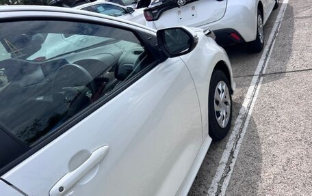 Toyota Yaris, 2022 год, 900 000 рублей, 16 фотография