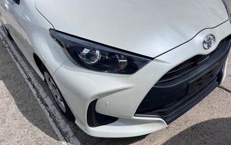 Toyota Yaris, 2022 год, 900 000 рублей, 10 фотография