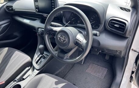 Toyota Yaris, 2022 год, 900 000 рублей, 23 фотография