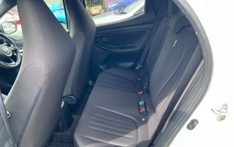 Toyota Yaris, 2022 год, 900 000 рублей, 32 фотография