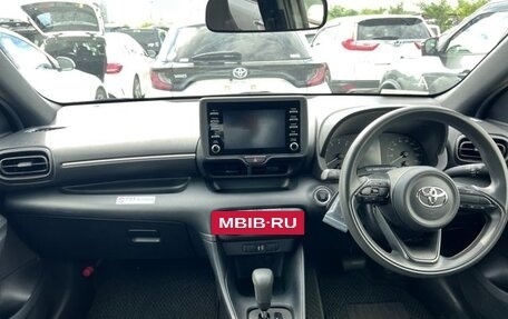 Toyota Yaris, 2022 год, 900 000 рублей, 25 фотография
