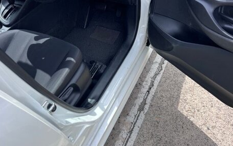 Toyota Yaris, 2022 год, 900 000 рублей, 37 фотография