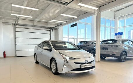 Toyota Prius IV XW50, 2017 год, 1 329 000 рублей, 8 фотография