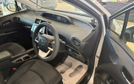 Toyota Prius IV XW50, 2017 год, 1 329 000 рублей, 10 фотография